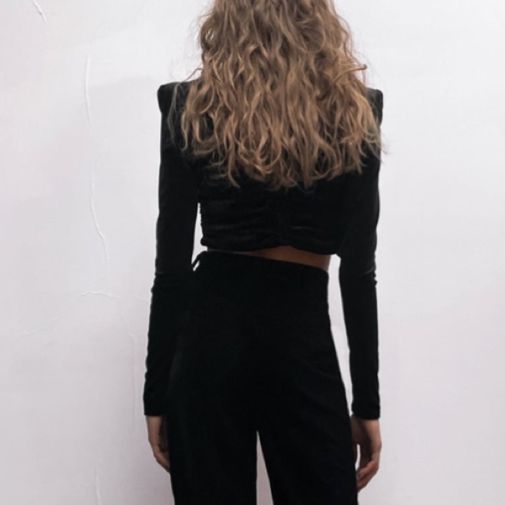 NWT Zara Padded Shoulder Velvet Draped Crop Top - Picture 6 of 9